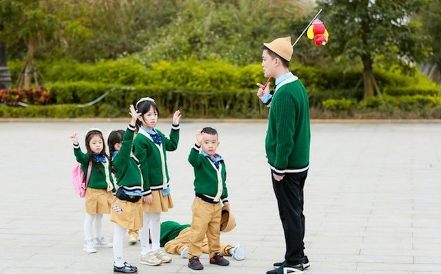 陈小春基因太强 9岁子唱歌获赞:台风像爸爸