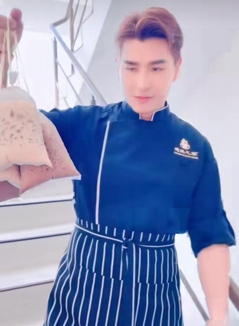 陈展鹏携妻游重游槟城  ​冷饮Ikat Mati掀网热议