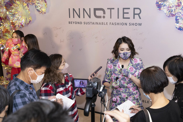 陈淑兰久违露面 被指撞脸关之琳