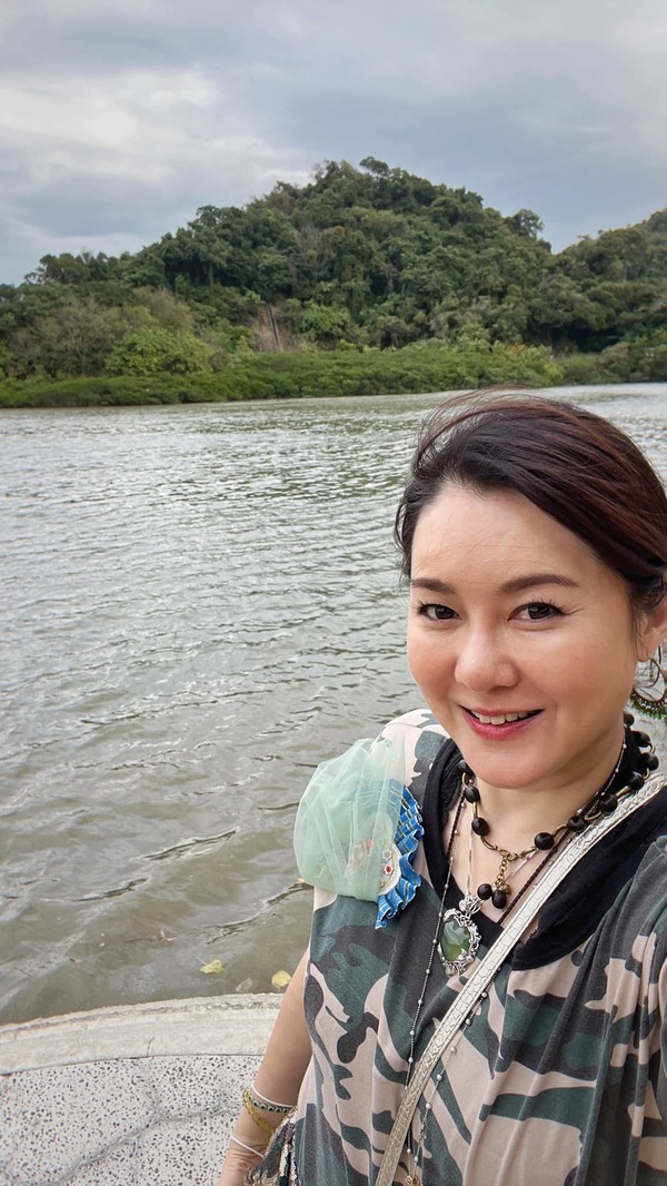 陈淑兰久违露面 被指撞脸关之琳