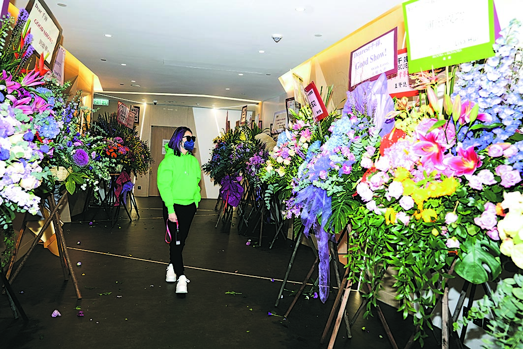 零赞助逆境下开唱  杨千嬅数度痛哭唱不下去