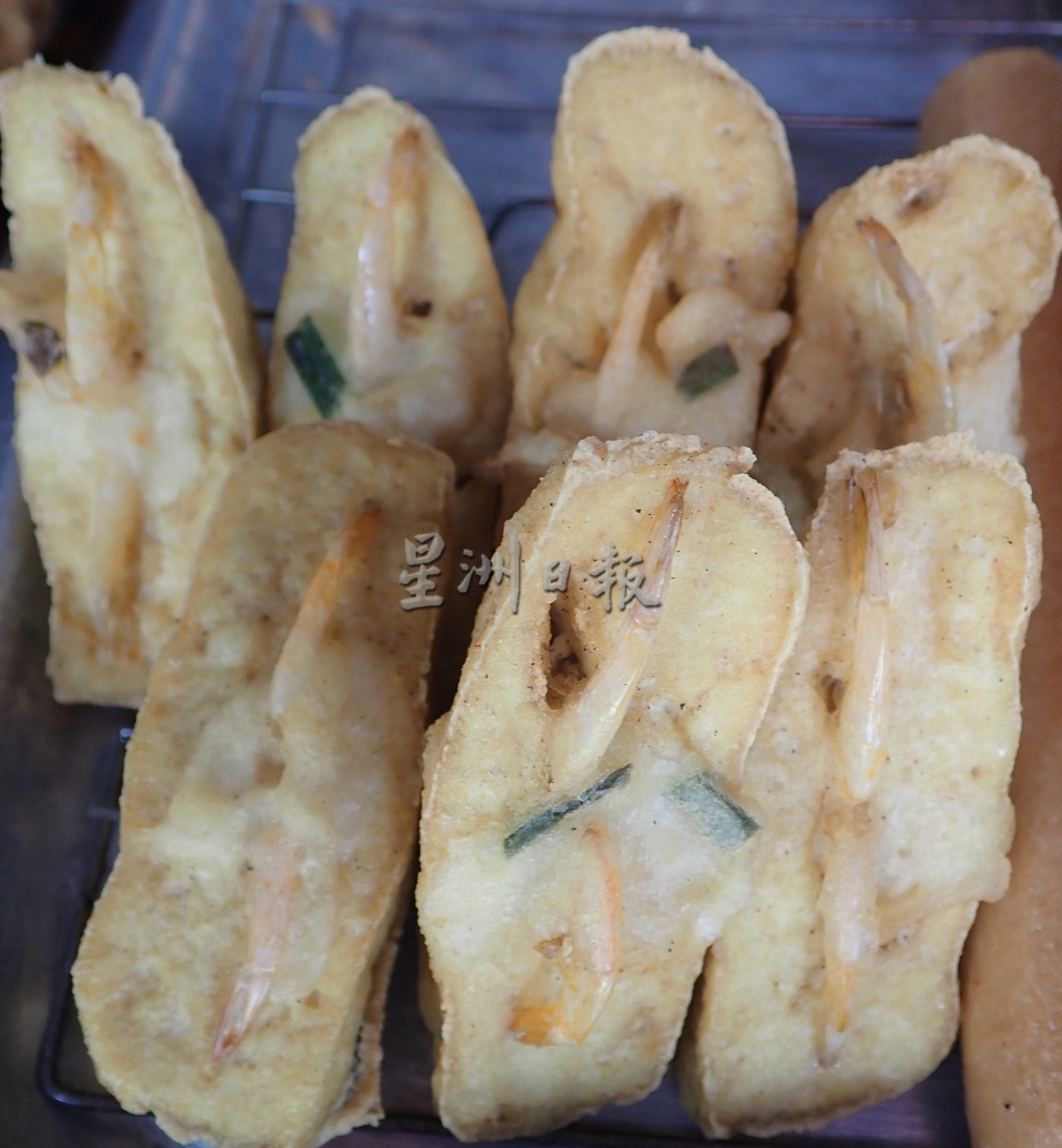 霹:18日见报/封底主文或版头/【人气美食】十八丁炸虾饼