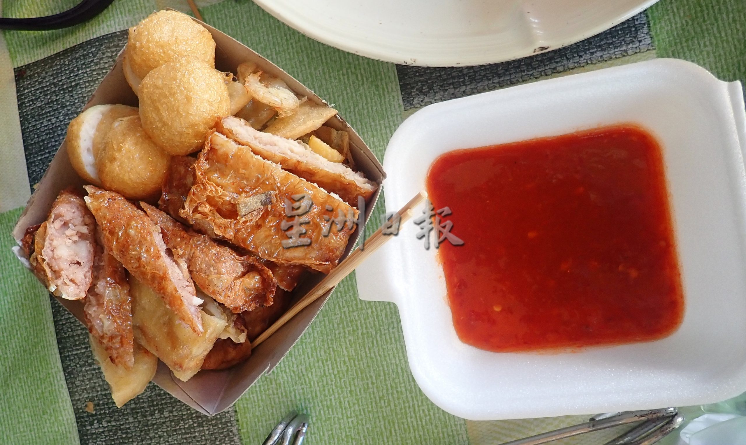 霹:18日见报/封底主文或版头/【人气美食】十八丁炸虾饼