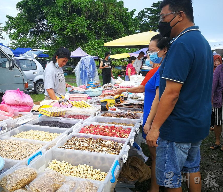 霹:备稿/市集人潮多