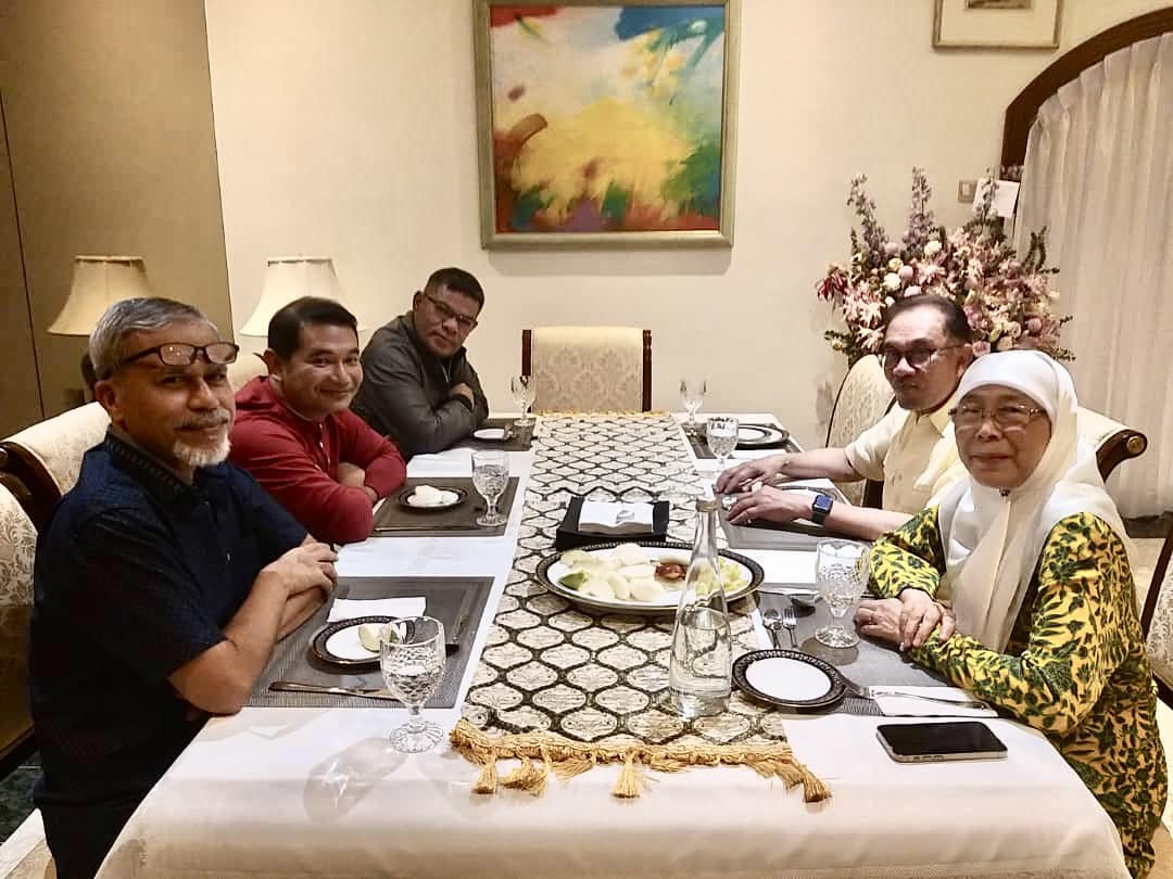 首相伉俪与拉菲兹、赛夫丁共进晚餐