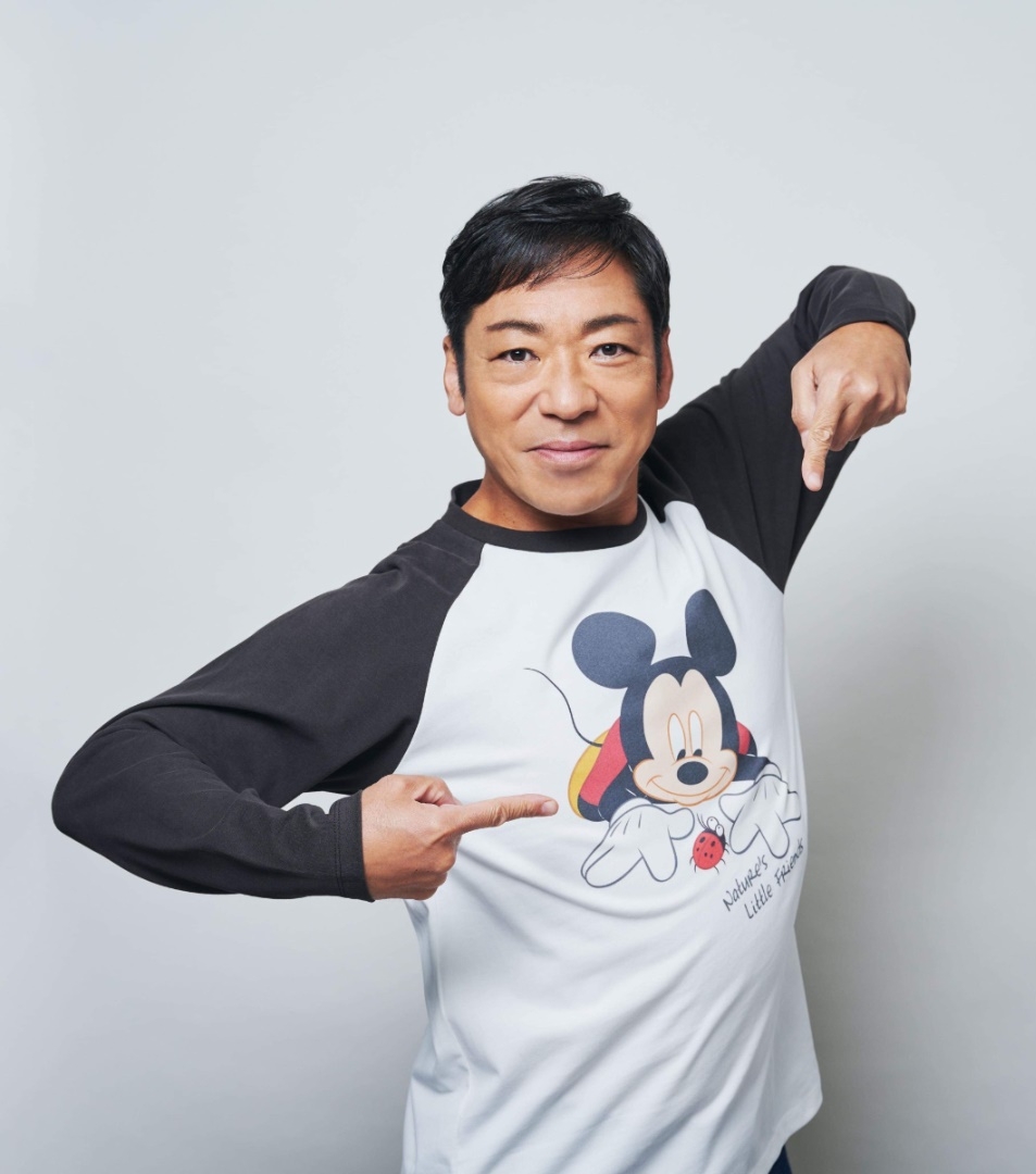 香川照之再爆恶行 手伸妈妈桑腋下狂闻味道