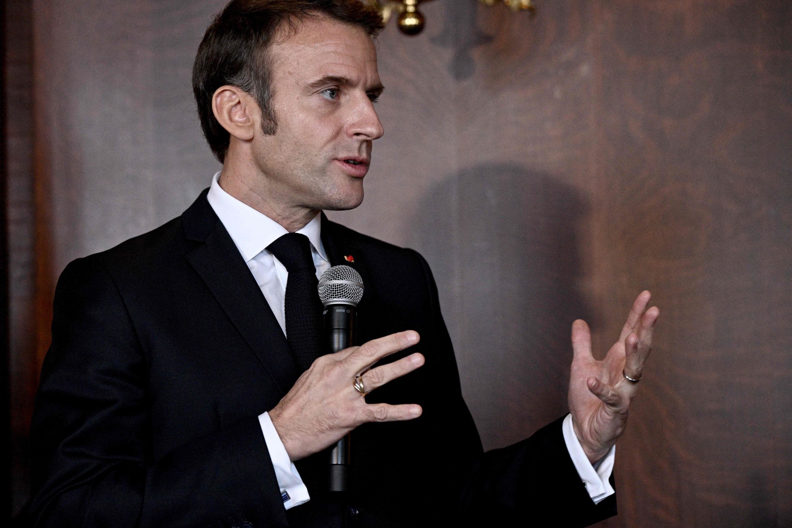 马克龙访美首日就开火 指美工业补贴“极为咄咄逼人”