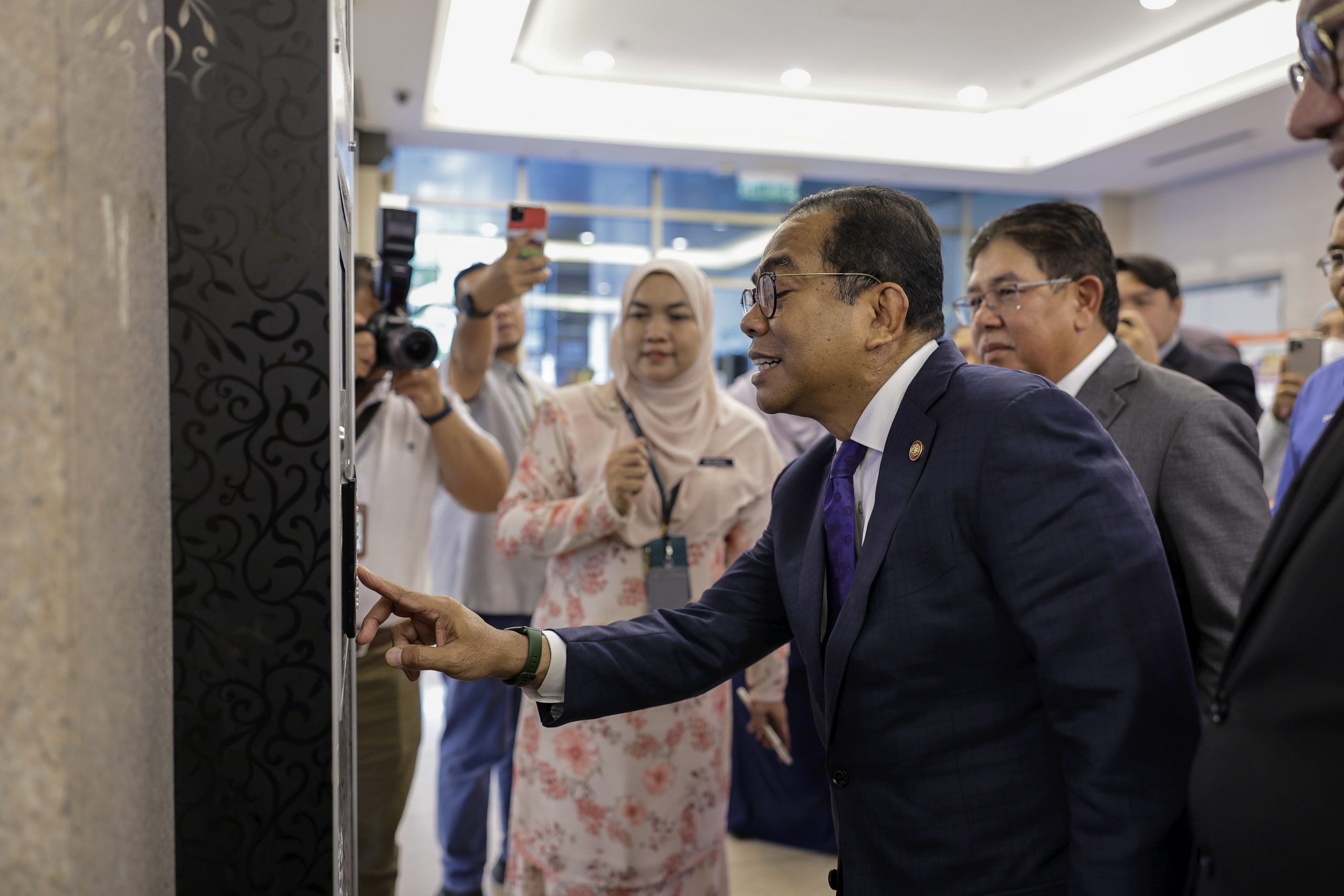 高教部长莫哈末卡立:将延续部门好的政策