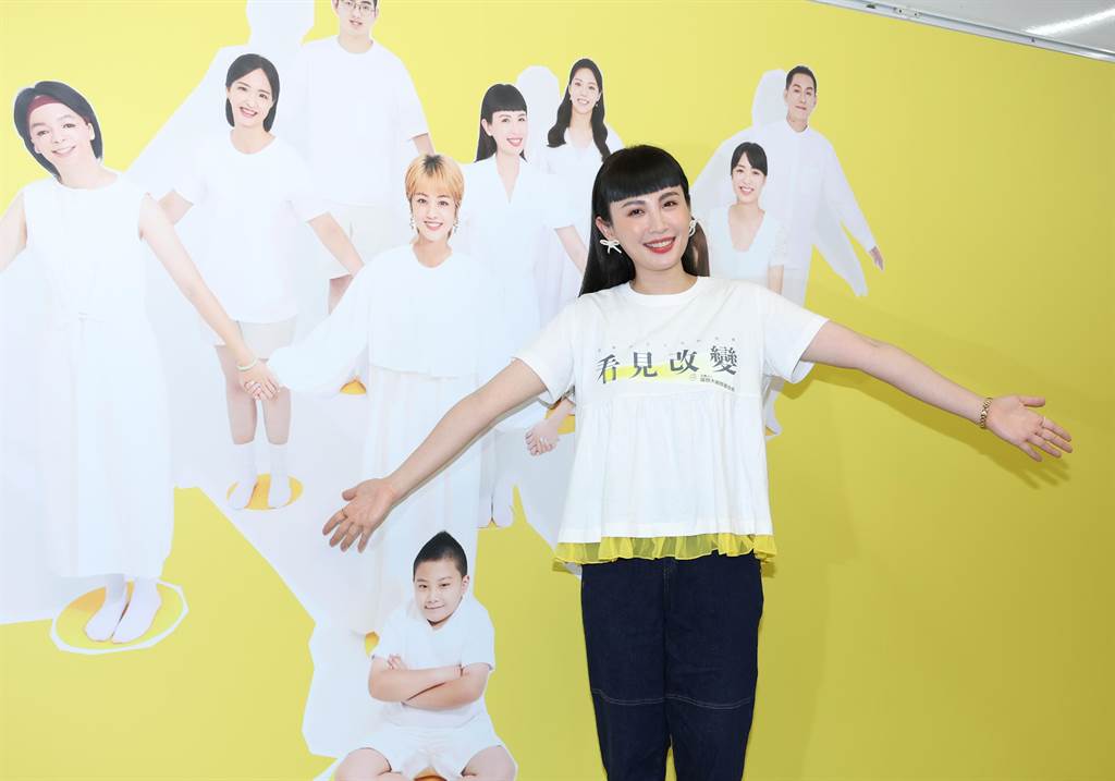  魏如萱曝车祸后遗症 左眼球被撞歪左右脸型失衡 　	