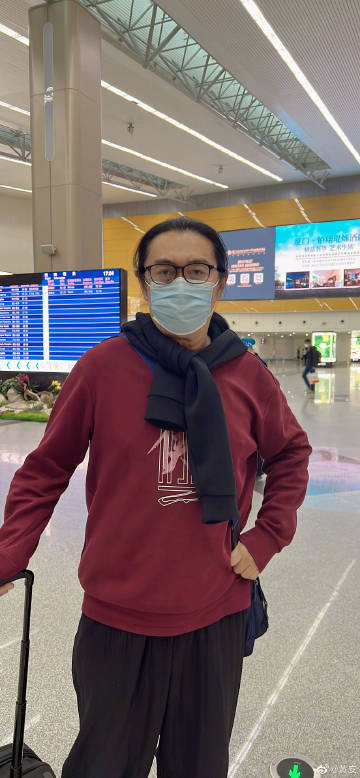 黄安叹中国殡仪馆火化排大队 被网民回怼:你后悔支持开放了吗