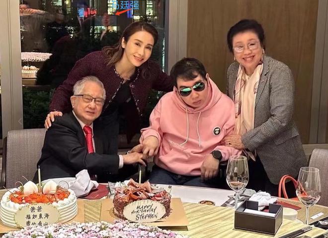 黎姿晒全家福为父亲庆生  温馨表白“轮到我抱住你”