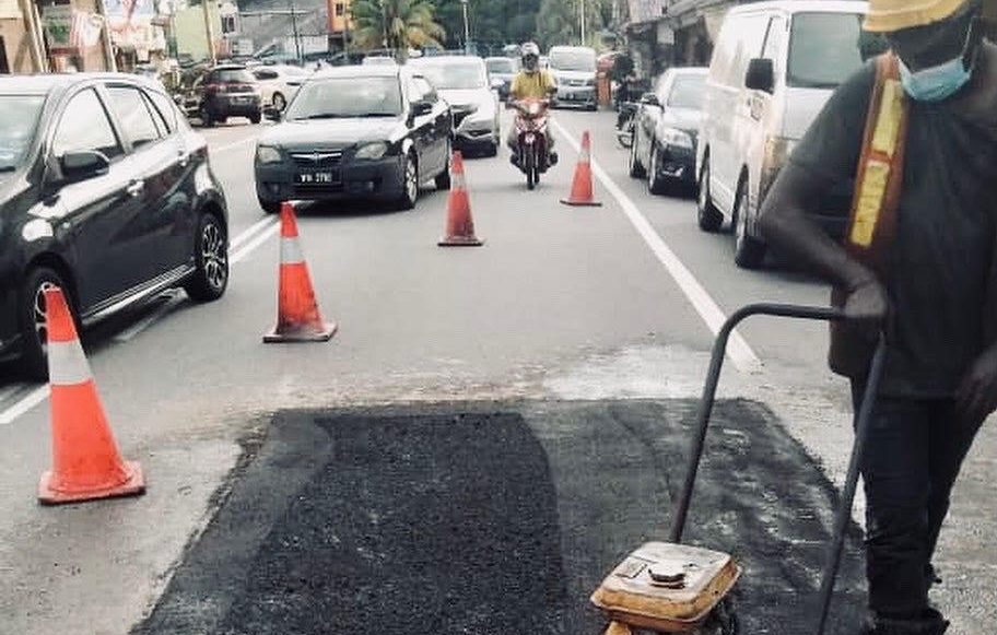 龙溪B48路万挠2路现坑洞 Infrasel 24小时内补路