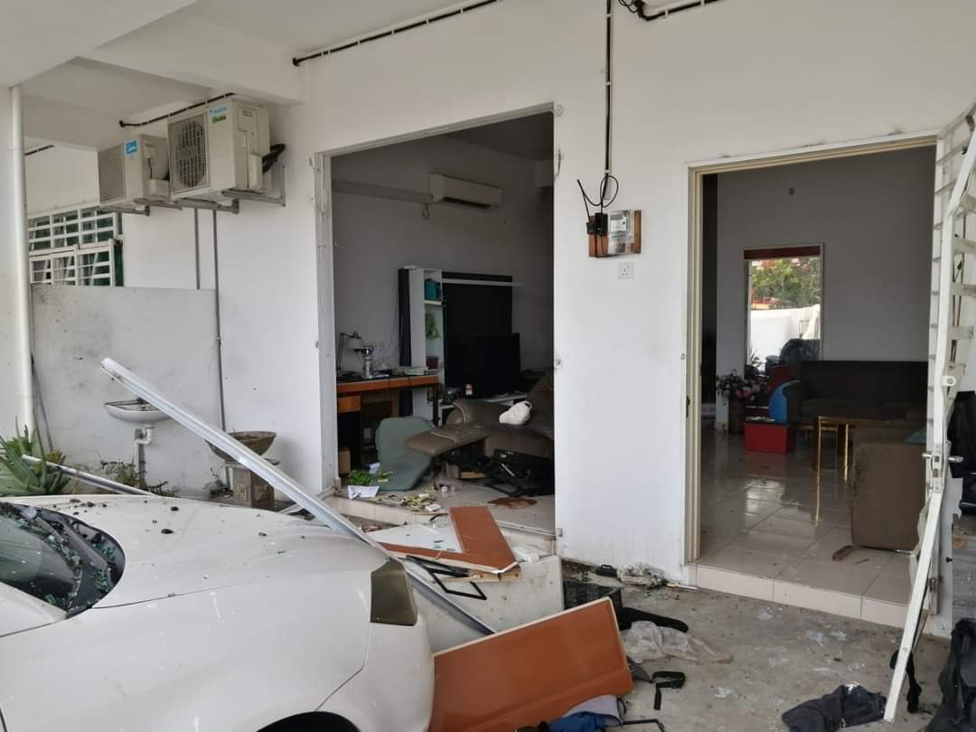 (全国版)住家煤气桶突然爆炸,造成一名女子被炸伤。