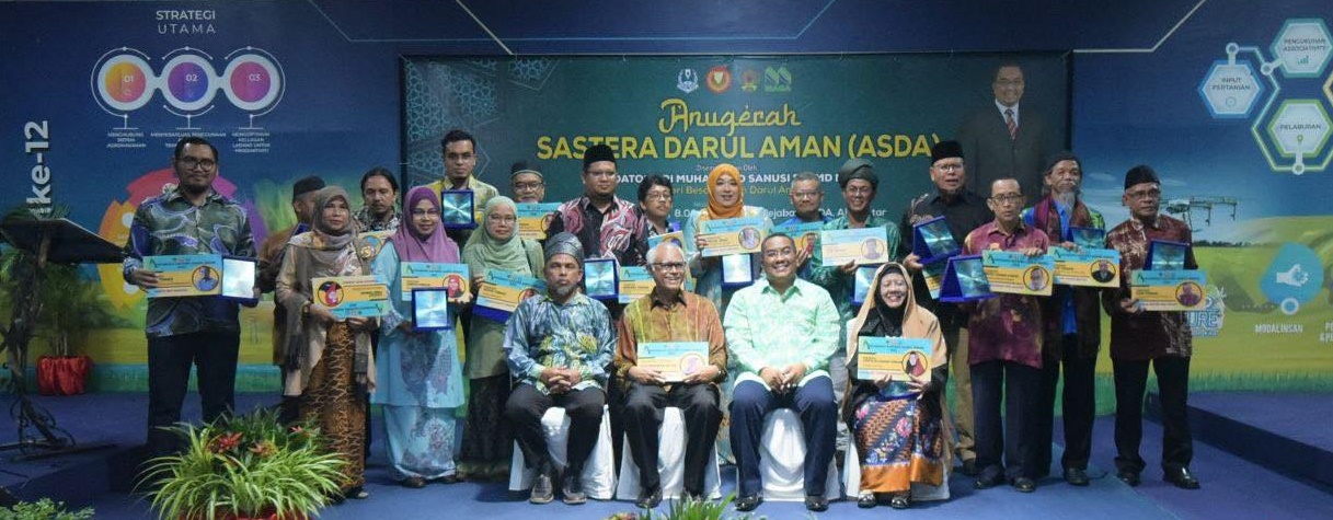 (全国版)吉大臣对于国家语文局(DBP)因政治因素,没派代表参与吉打州文学奖颁奖典礼,感到遗憾。