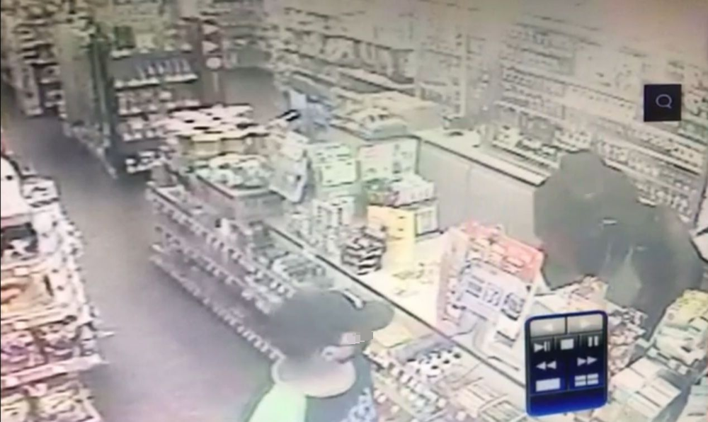 带12岁残疾儿打劫便利店 警方逮捕父亲