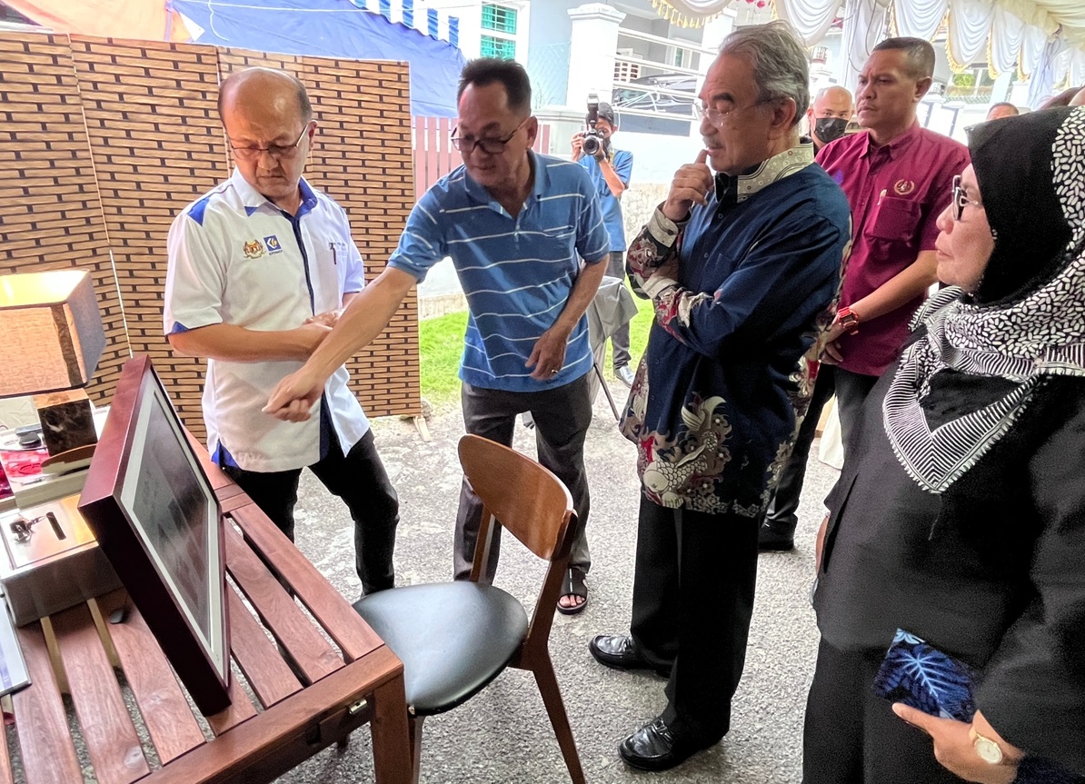 （全国版）甲州元首慰问2家死者家属