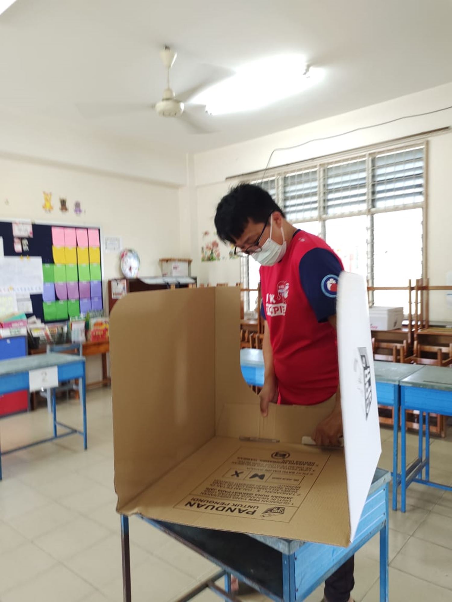 (全国版)选委会今早设置投票中心,天气预报明天雷雨天