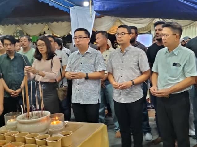 郑立慷慰问土崩罹难者家属