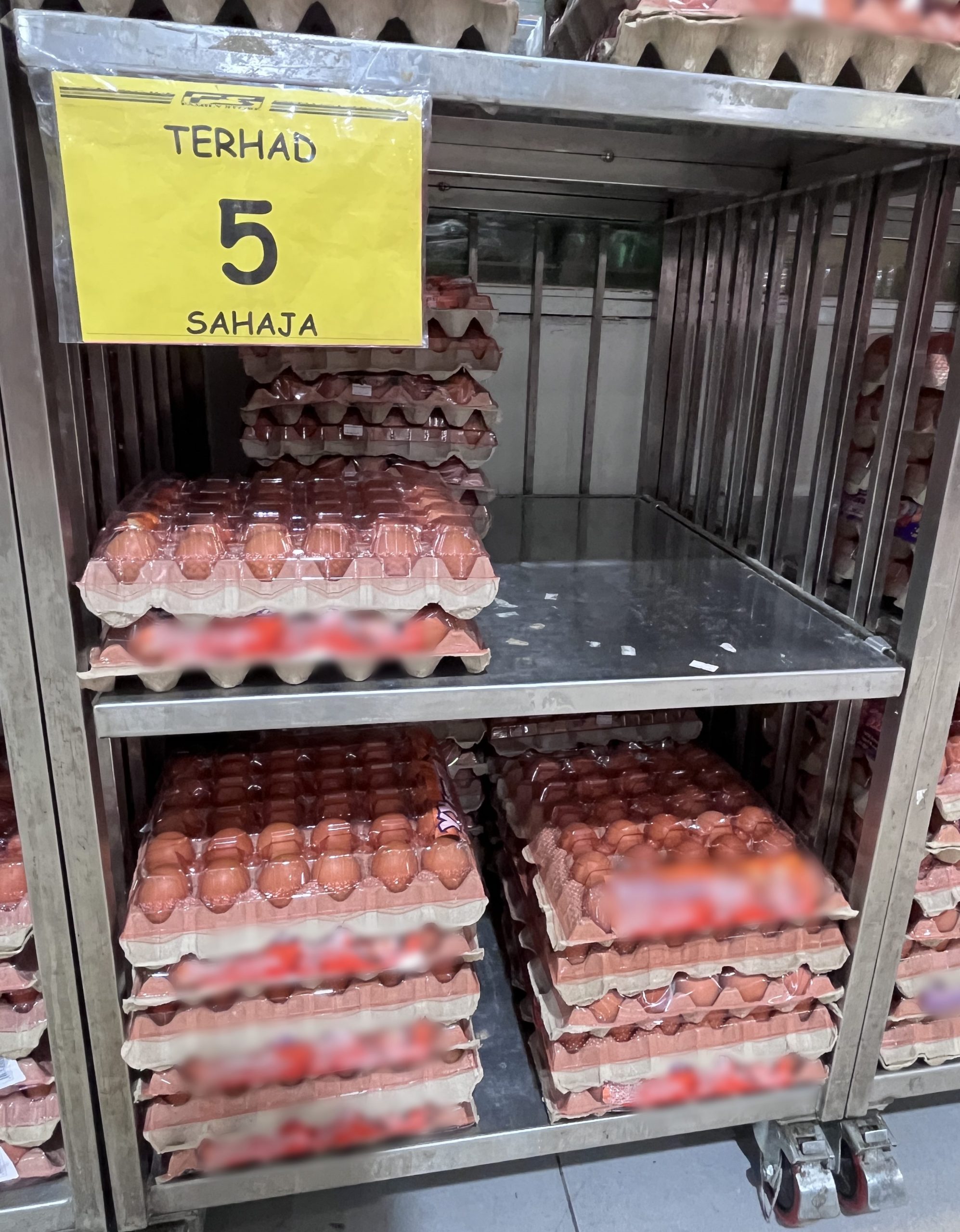 （古城封面主文）鸡蛋供应虽逐渐回稳，商家依旧限制购买数量