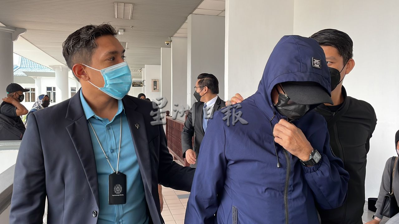 （古城版）前警局局长贪污被控