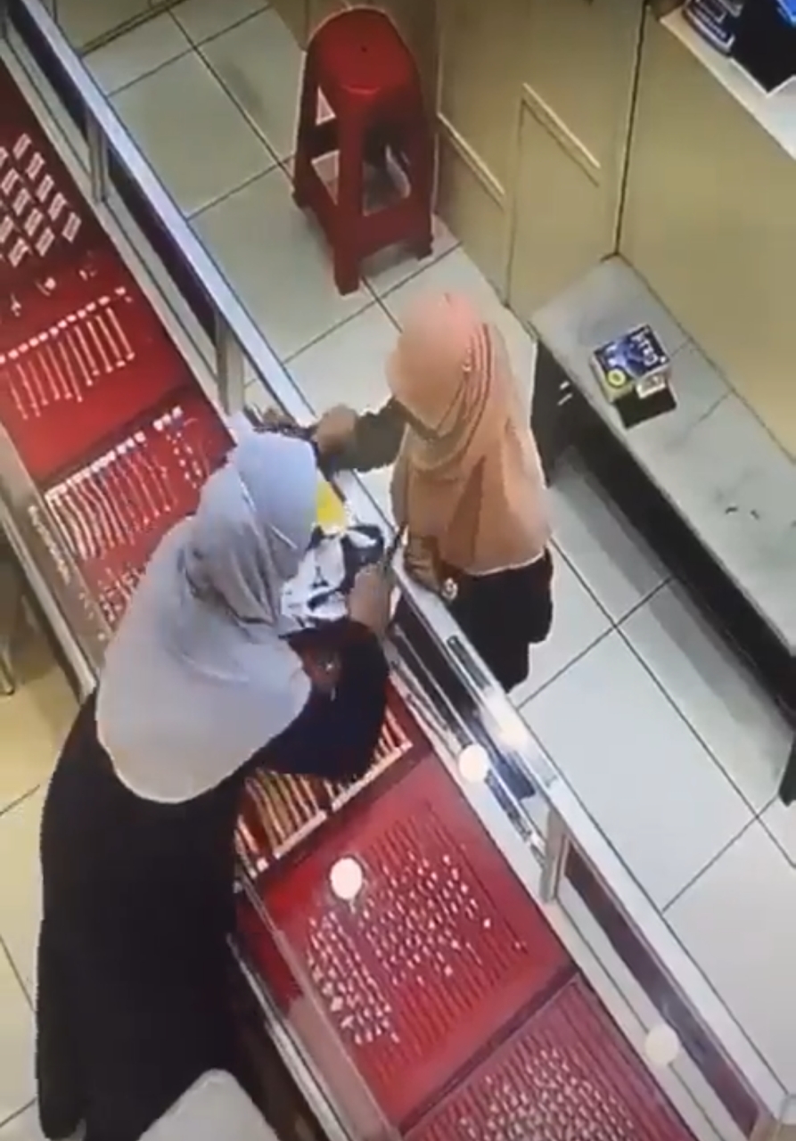 (古城版)孕妇求刺激感企图打劫金铺