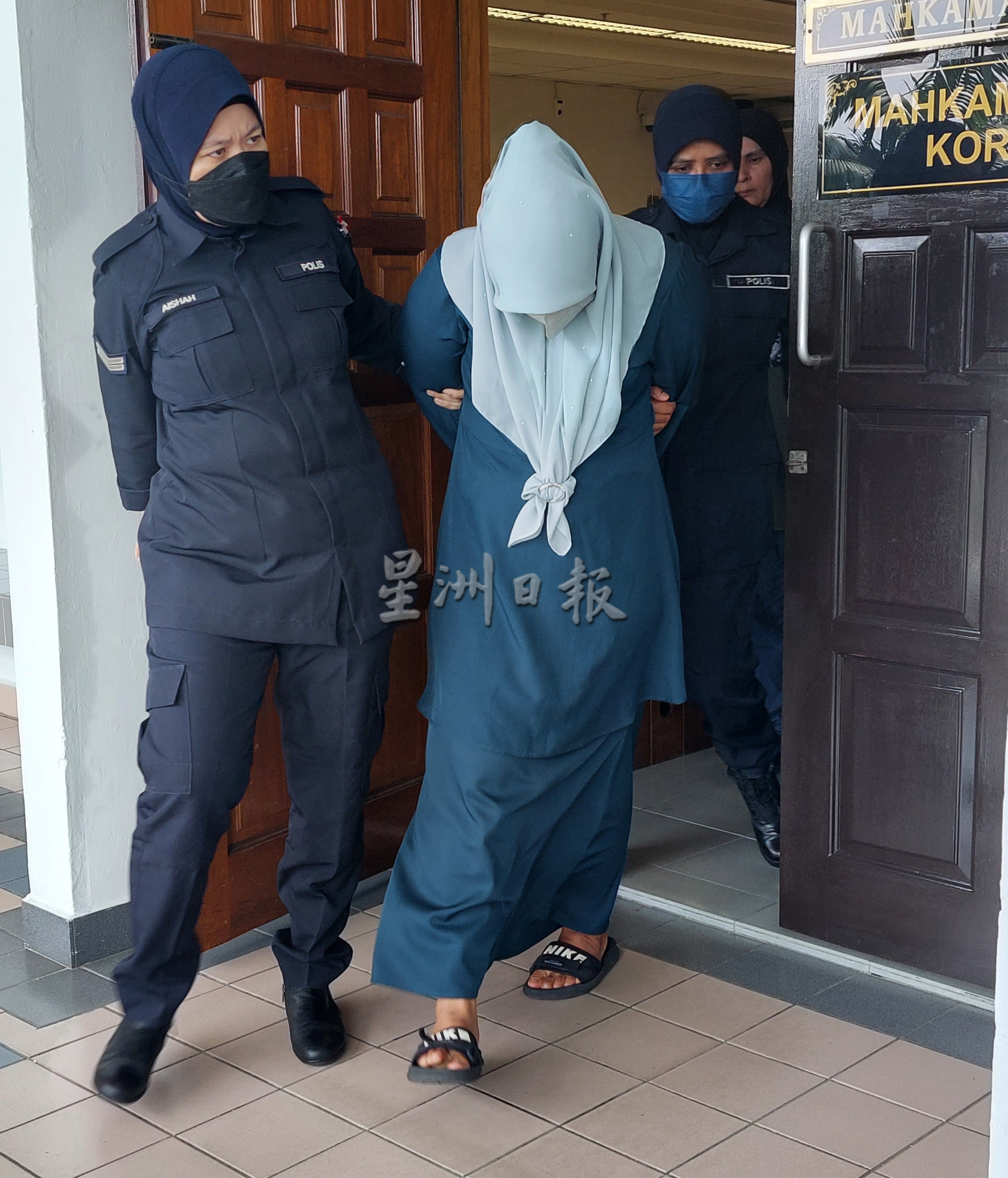 (古城第七版主文)狠心妈妈企图将1岁女童抛入水沟,两项罪名一共被判罚款1万2000令吉