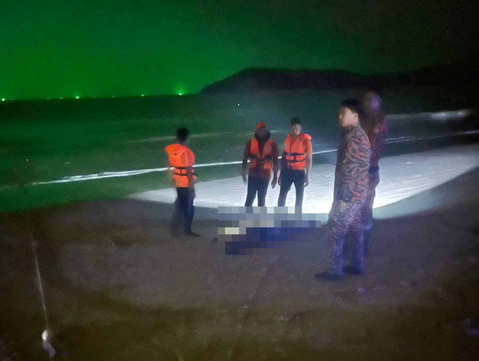 (大北马)四名友人包括一对兄弟,相约到浮罗交怡享受两天一夜的假期,并于昨日到真浪海滩嬉水时,不慎被海浪冲走,其中兄弟俩不幸溺毙。