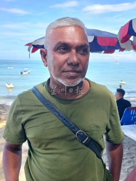 (大北马)峇都丁宜金沙滩沙袋墙坍塌 影响美观存安全隐忧 游客却步