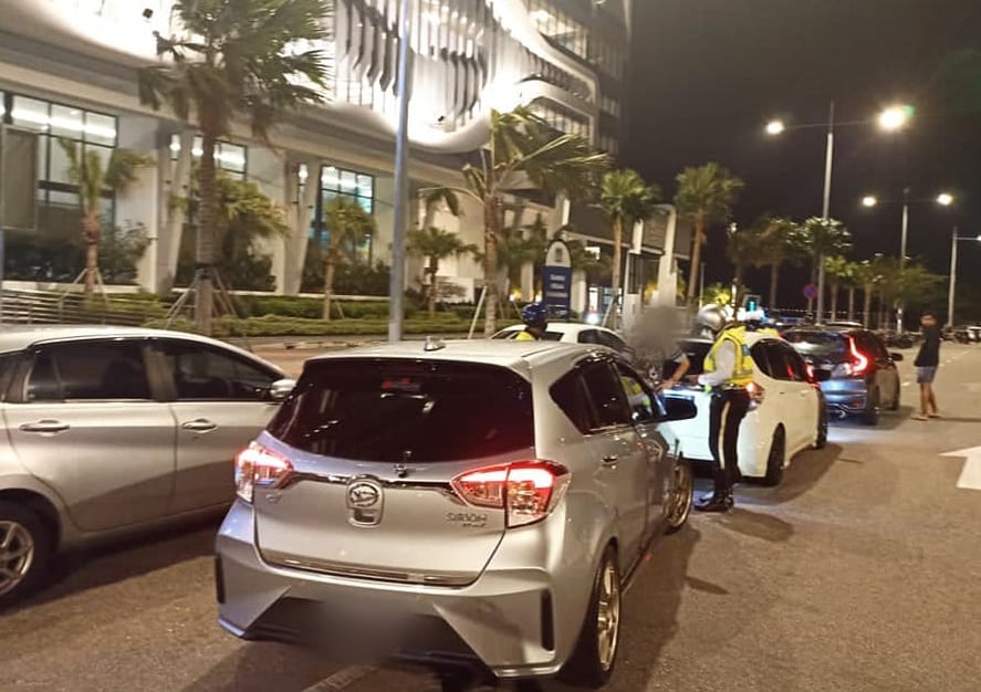 (大北馬)皇后灣近期出現賽車族,檳警開39張罰單充公1車2摩托