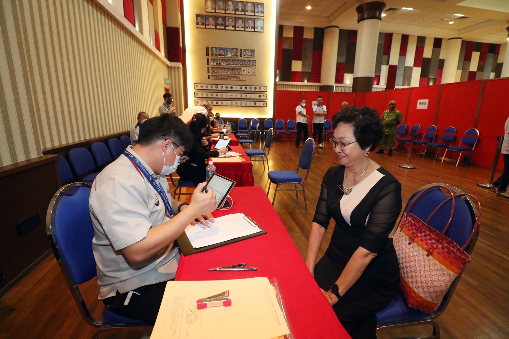 雨天无阻会员投票  新山中华公会理事改选 热络