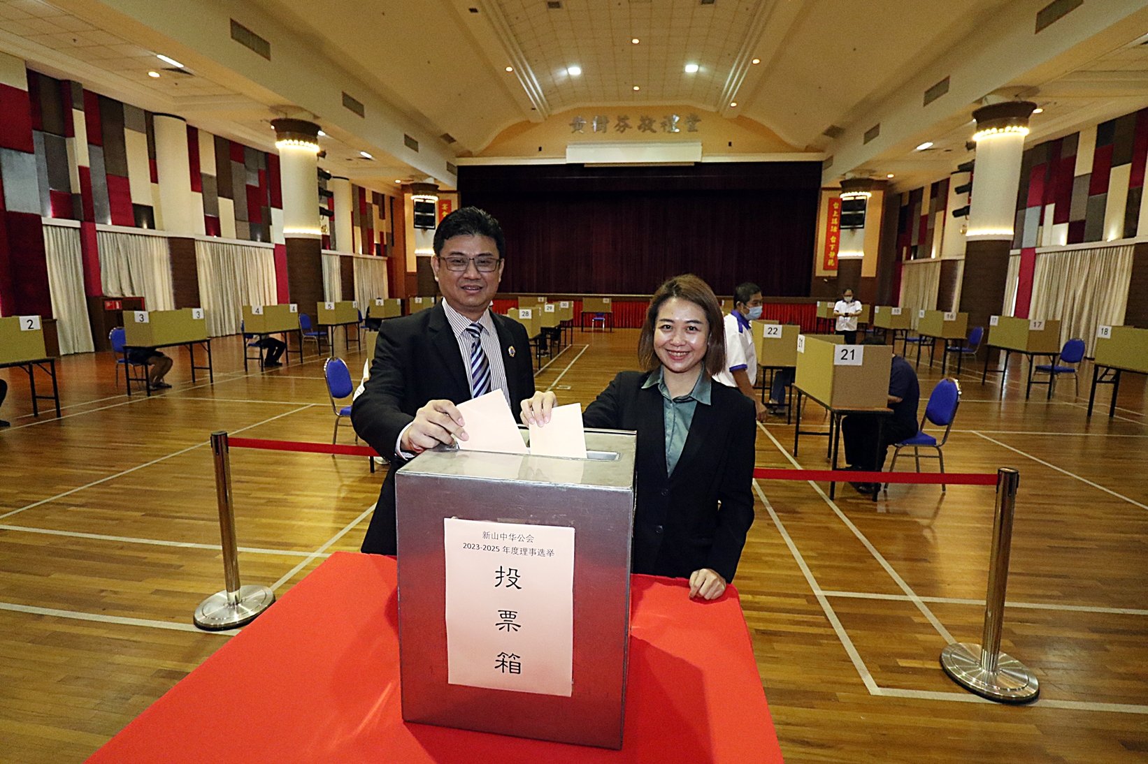 雨天无阻会员投票  新山中华公会理事改选 热络