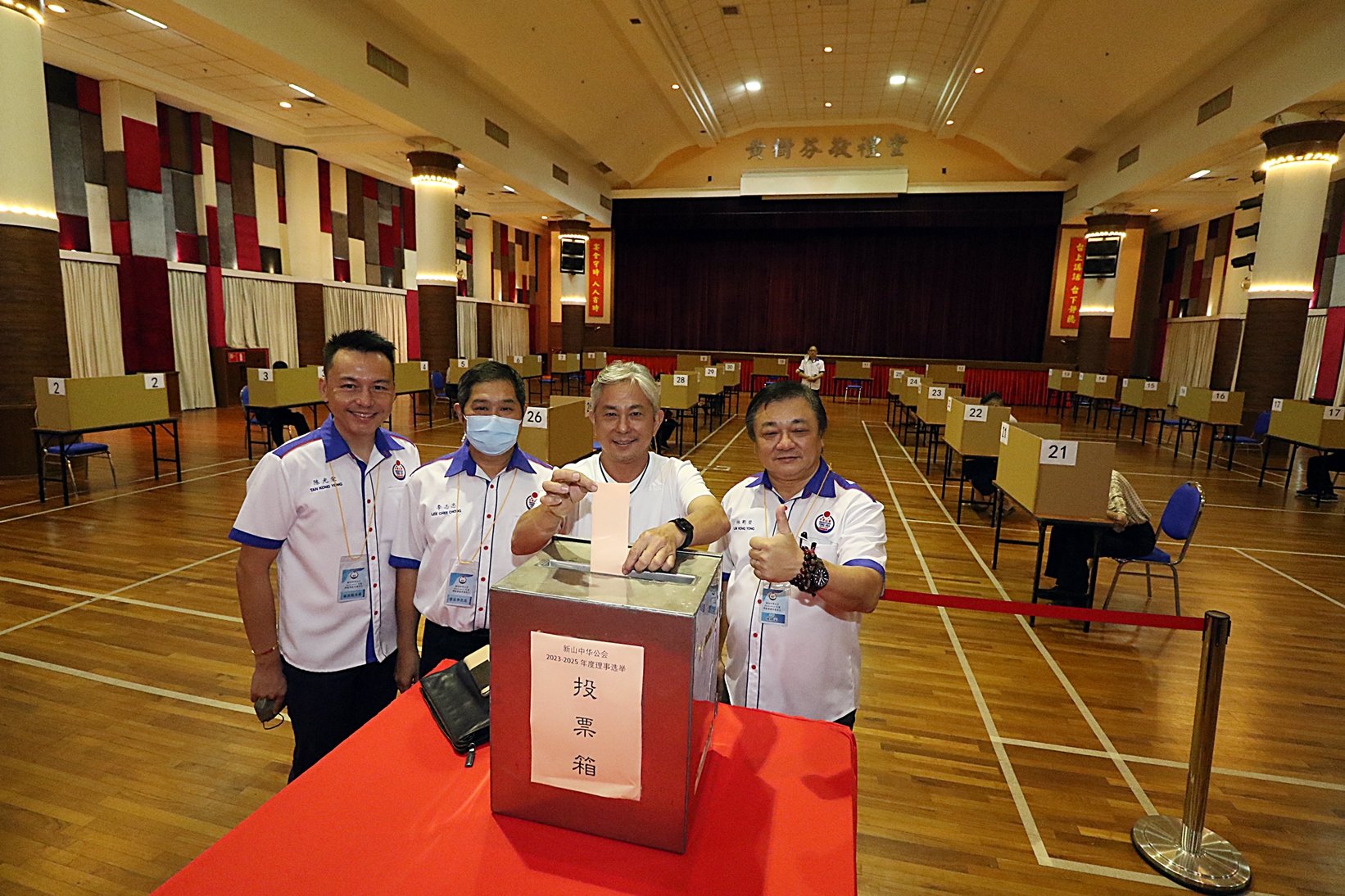 雨天无阻会员投票  新山中华公会理事改选 热络