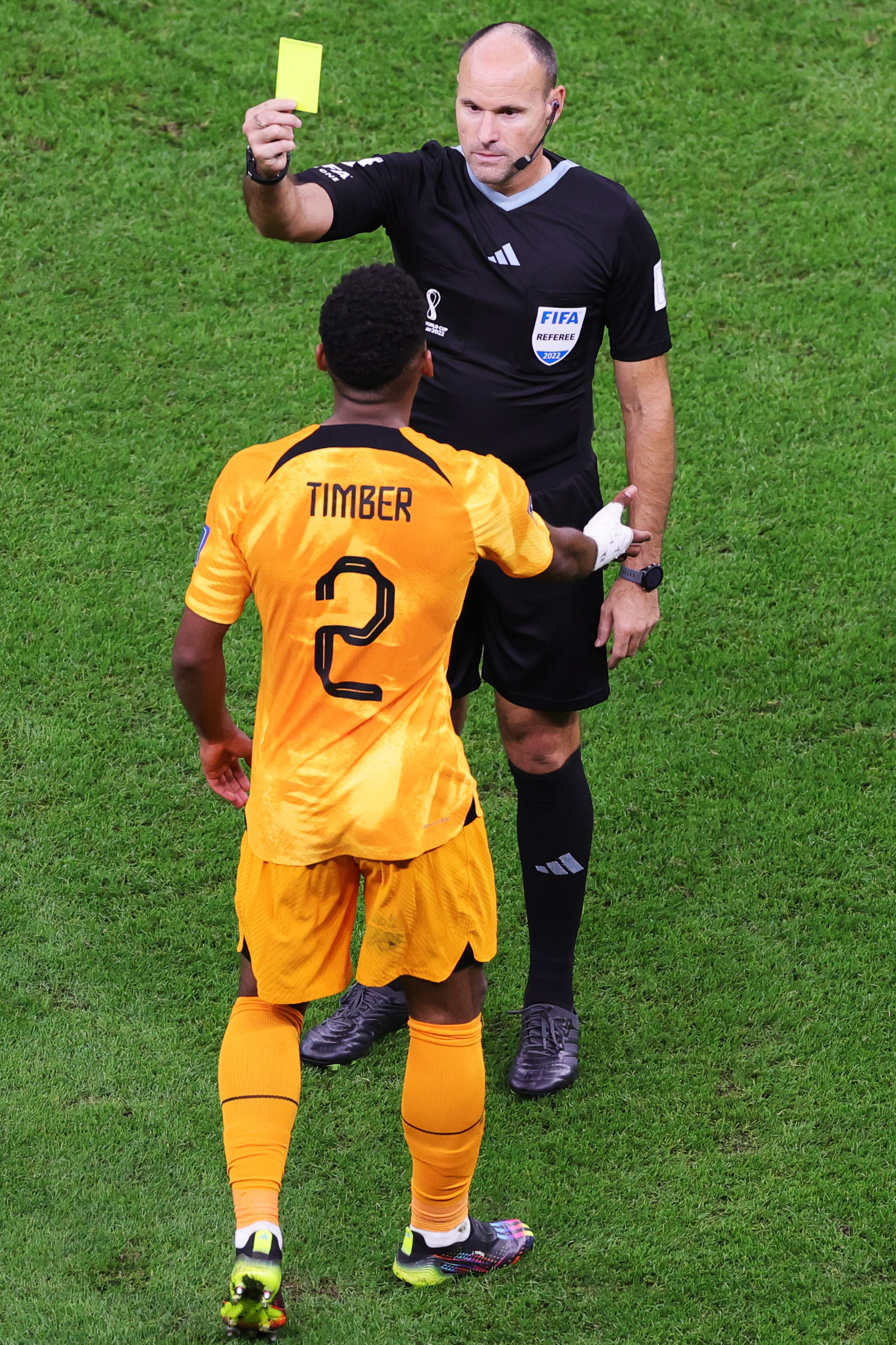 FIFA确认12位主裁执法剩余4场 “西甲小公主”打道回府