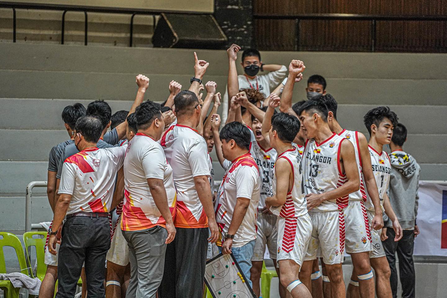 U17全国篮球赛| 雪队无缘双冠 森女扫团体个人奖成大赢家