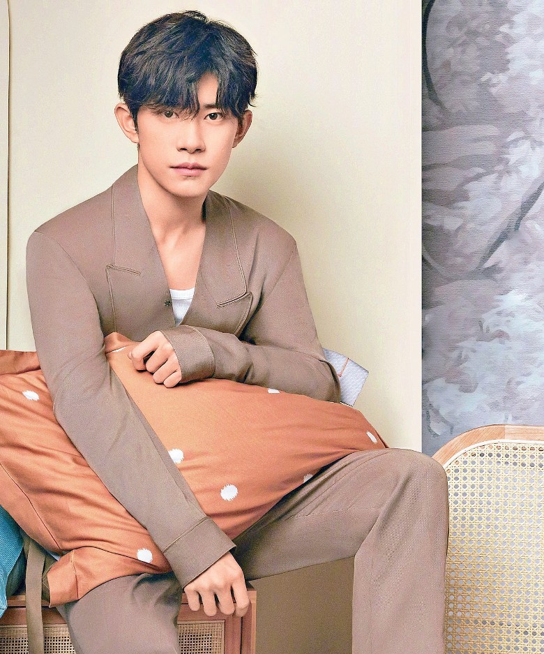 00后第1人! 易烊千玺主演票房破150亿