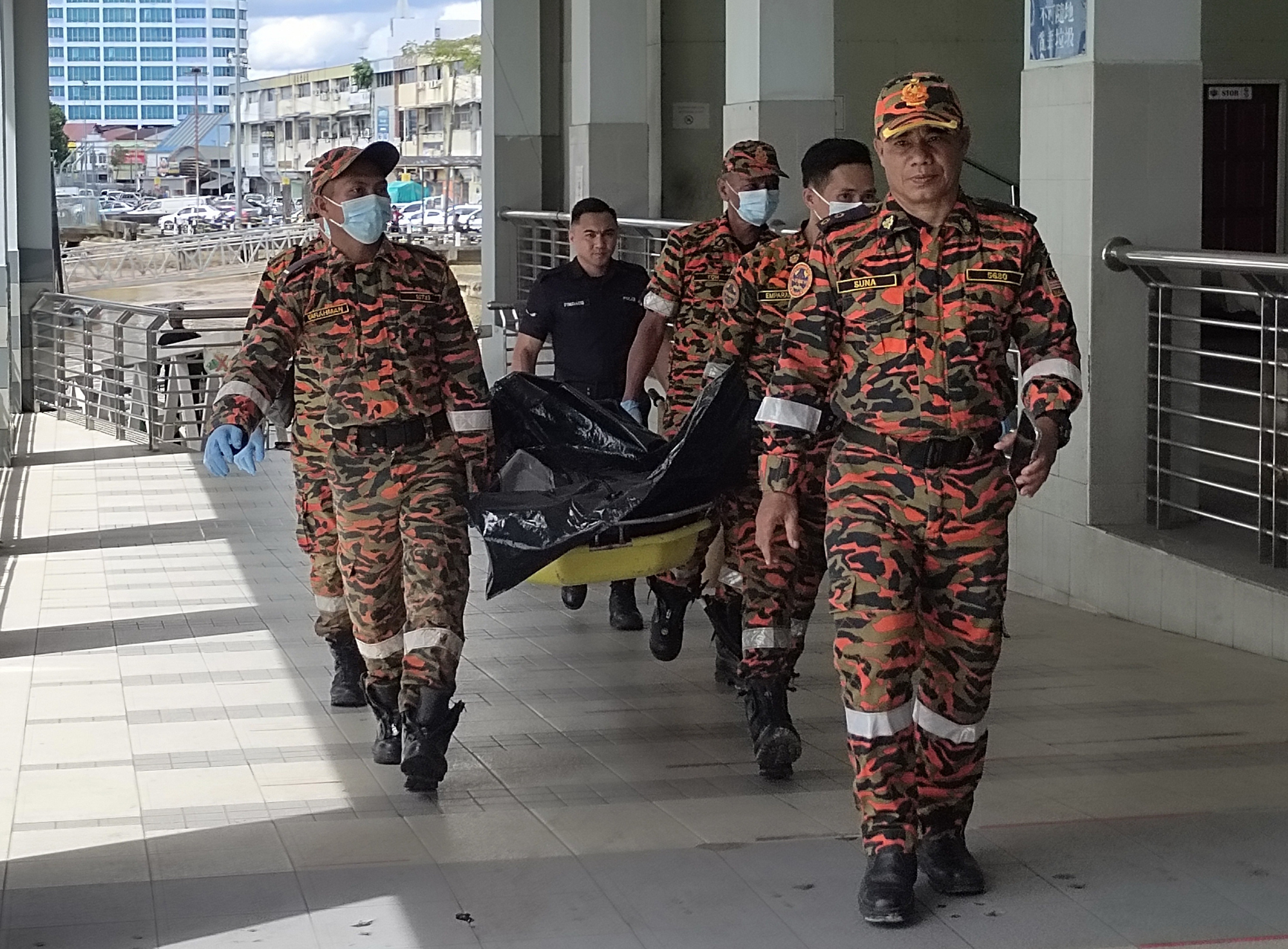 2尸浮江 堕江车吊起 男死者是失踪者 女浮尸身份不明