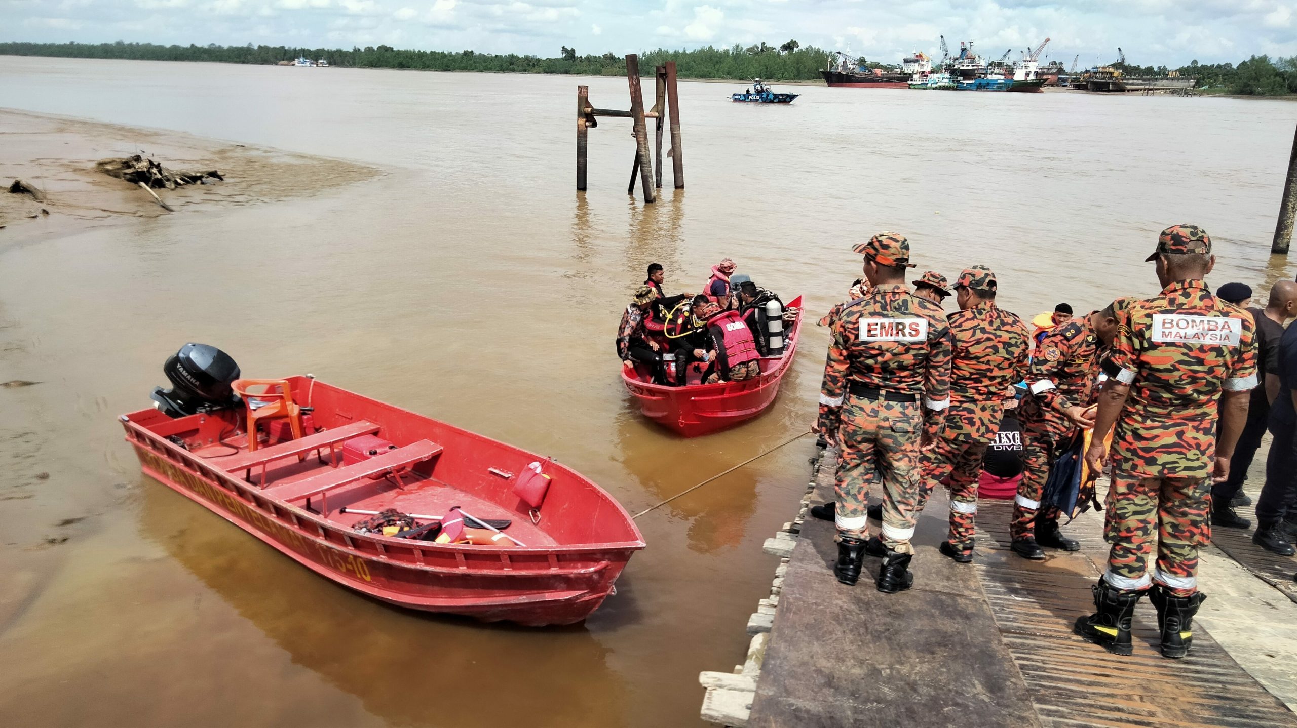 2尸浮江 堕江车吊起 男死者是失踪者 女浮尸身份不明