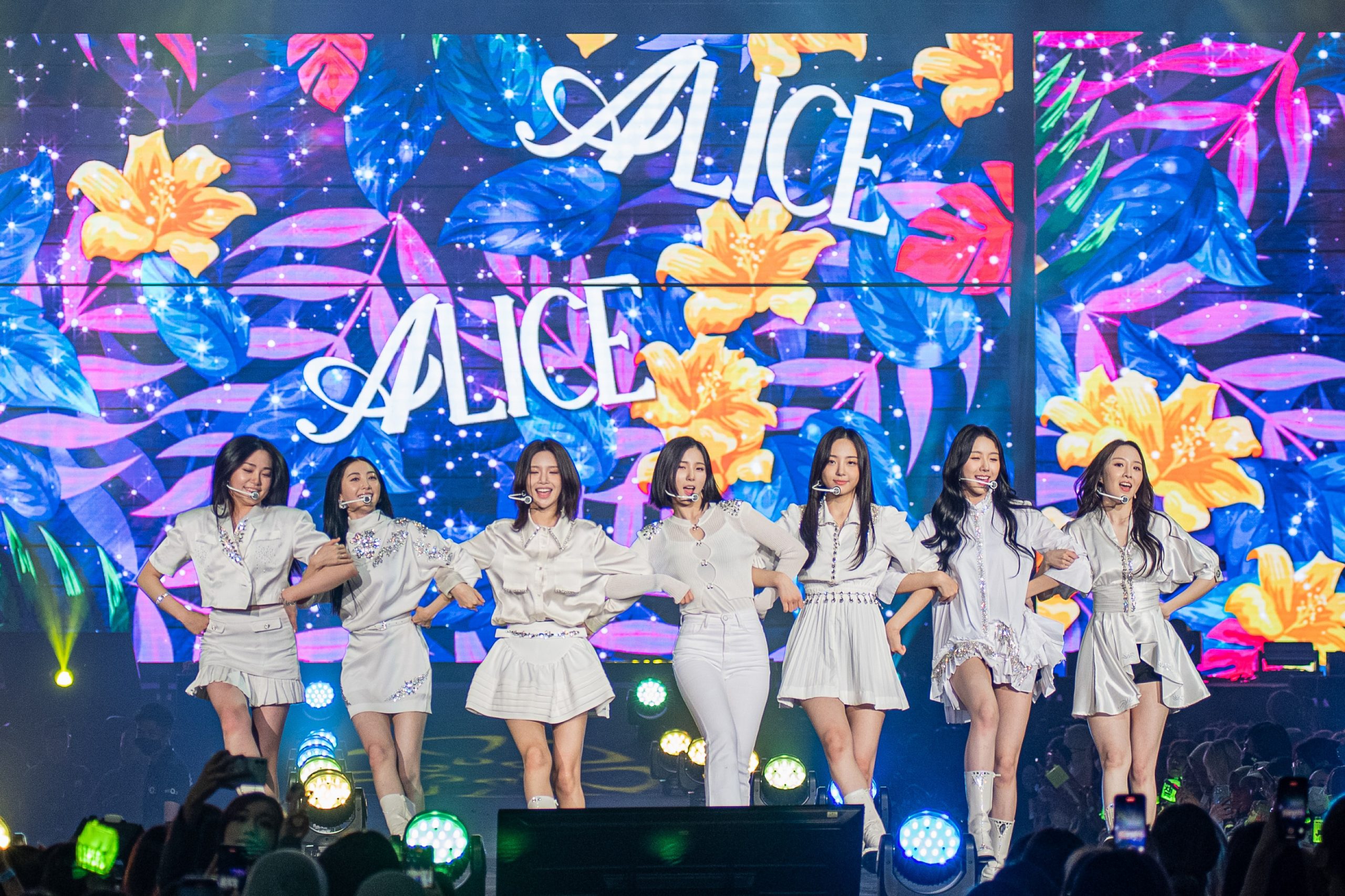 4组韩团接力唱响韩流音乐节 NCT DREAM为再来马留伏笔