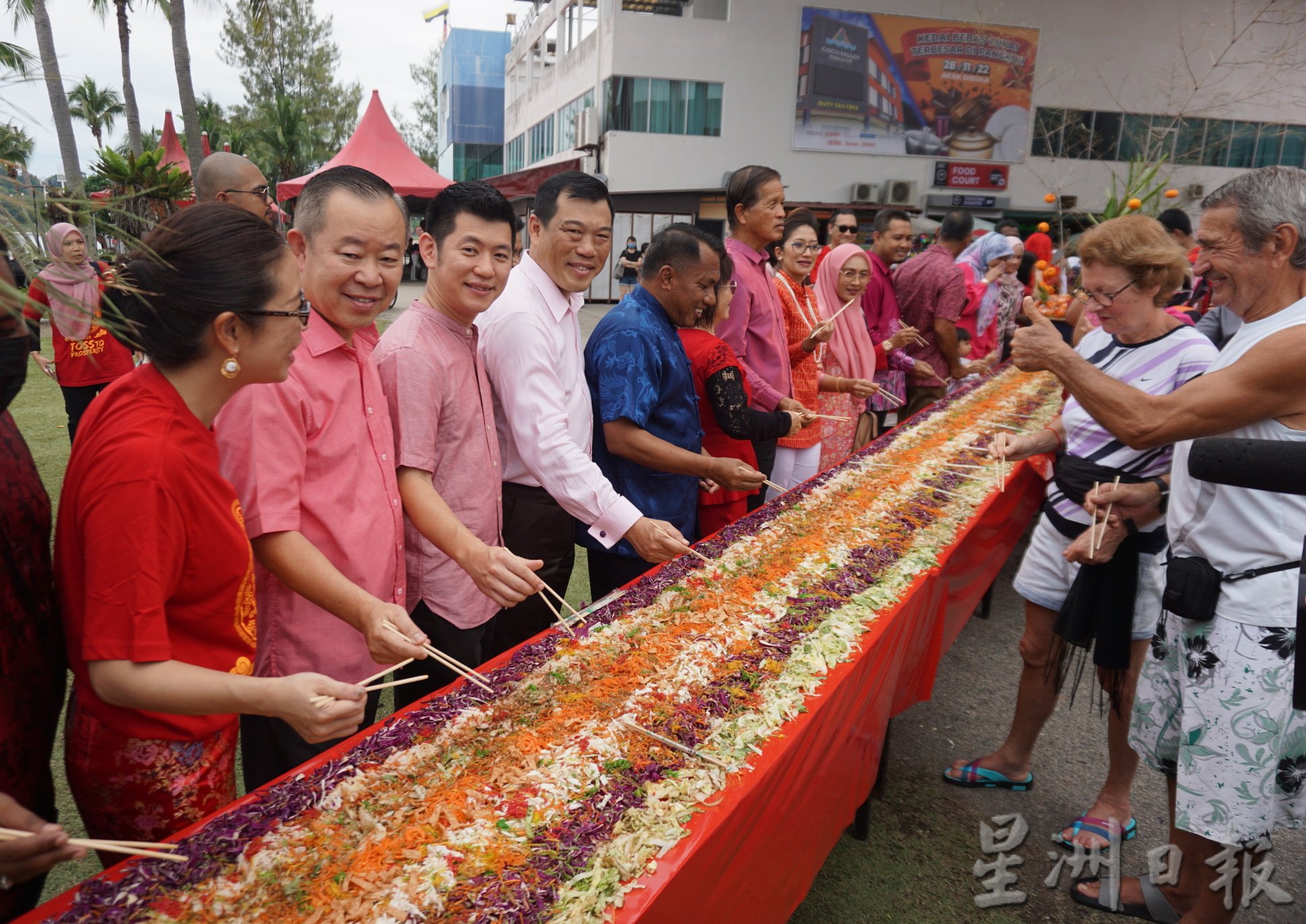 60公尺霹最长捞生 各族同捞 喜洋洋 