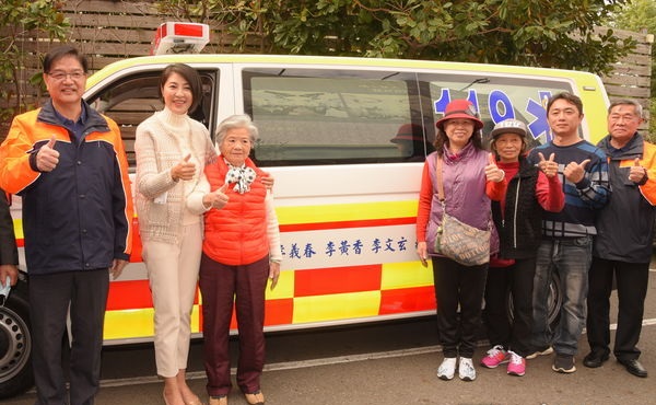 84岁阿嬷一辈子种菜 慨捐60万元救护车