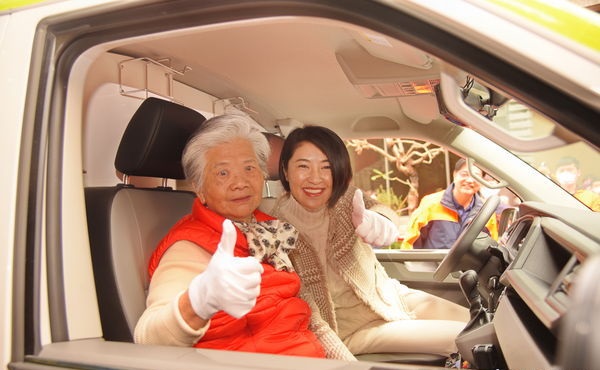 84岁阿嬷一辈子种菜 慨捐60万元救护车