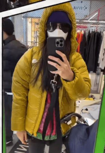 十指相扣神秘男友逛街? 张柏芝辟谣网抓包1细节