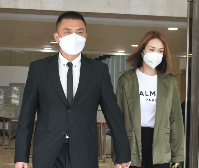 杨明今早刑满出狱 愁眉向记者说“早晨”