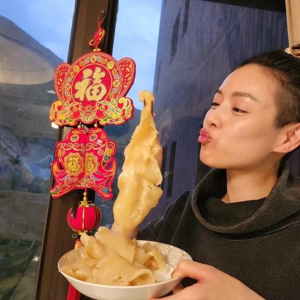 ​龚嘉欣认蜜恋中心急当妈   向陈豪请教生子秘方