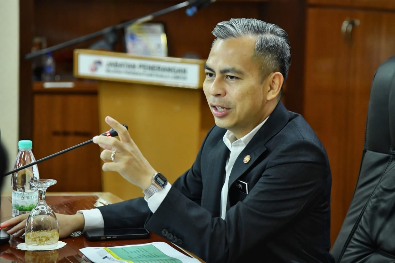 “个人资料泄露须自动通知”法米:应对网络诈骗方案研究中