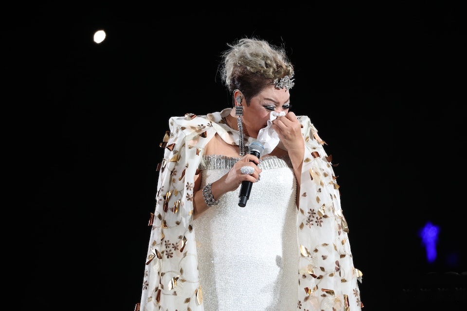 “他永远在我身边” 肥妈为亡夫献唱感触落泪