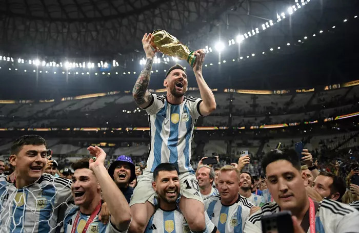 “赢世界杯后一切都变了”  梅西遗憾马拉多纳无法目睹