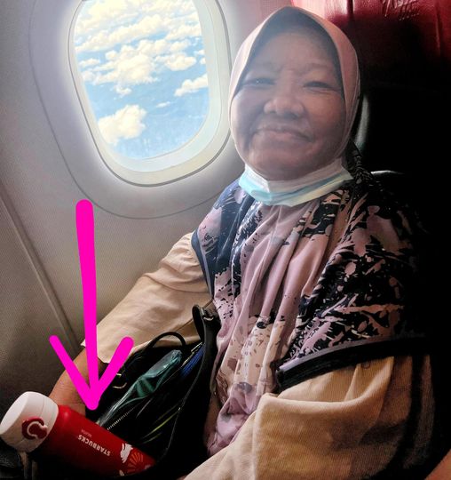 “骗”母亲星巴克保温瓶RM20 儿子:“结果她买上瘾!”