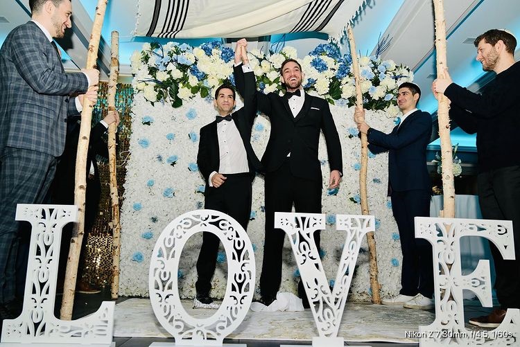 《还珠》男星终结单身 和圈外男友完成同性婚