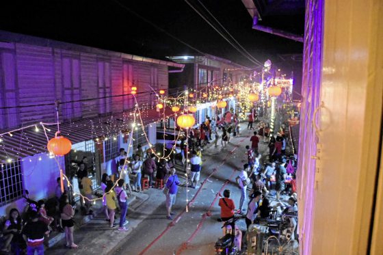 【新村年味：彭亨加叻新村／02】红灯笼高高挂，点燃浓浓年味